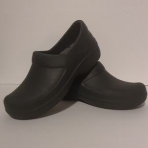 Women's CROCS (Neria Pro Triple Comfort)  Slip On Work Clogs  SIZE 8 Black